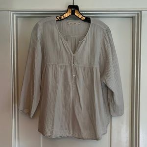 Xirena gauze shirt.